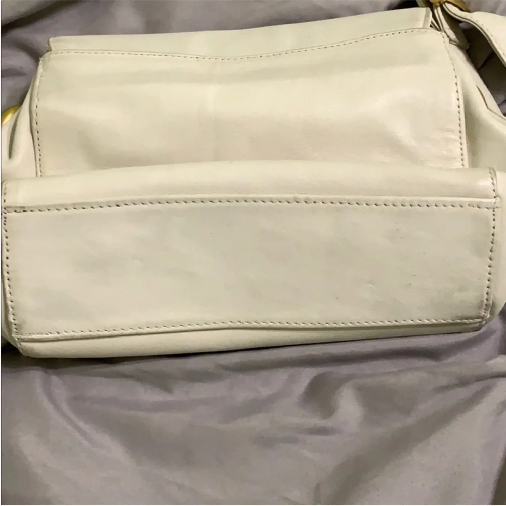 Perlina New York Vintage leather flap shoulder bag adjustable strap off-white
